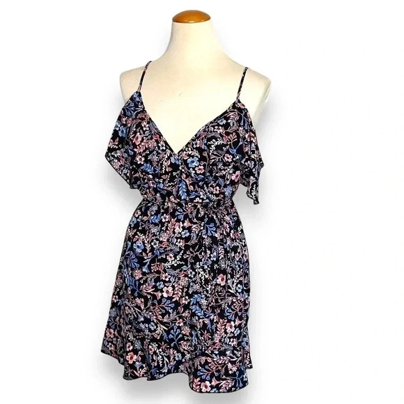 Urban Outfitters Cold Shoulder Floral Faux Wrap Romper- Size 0 - Picture 2 of 11
